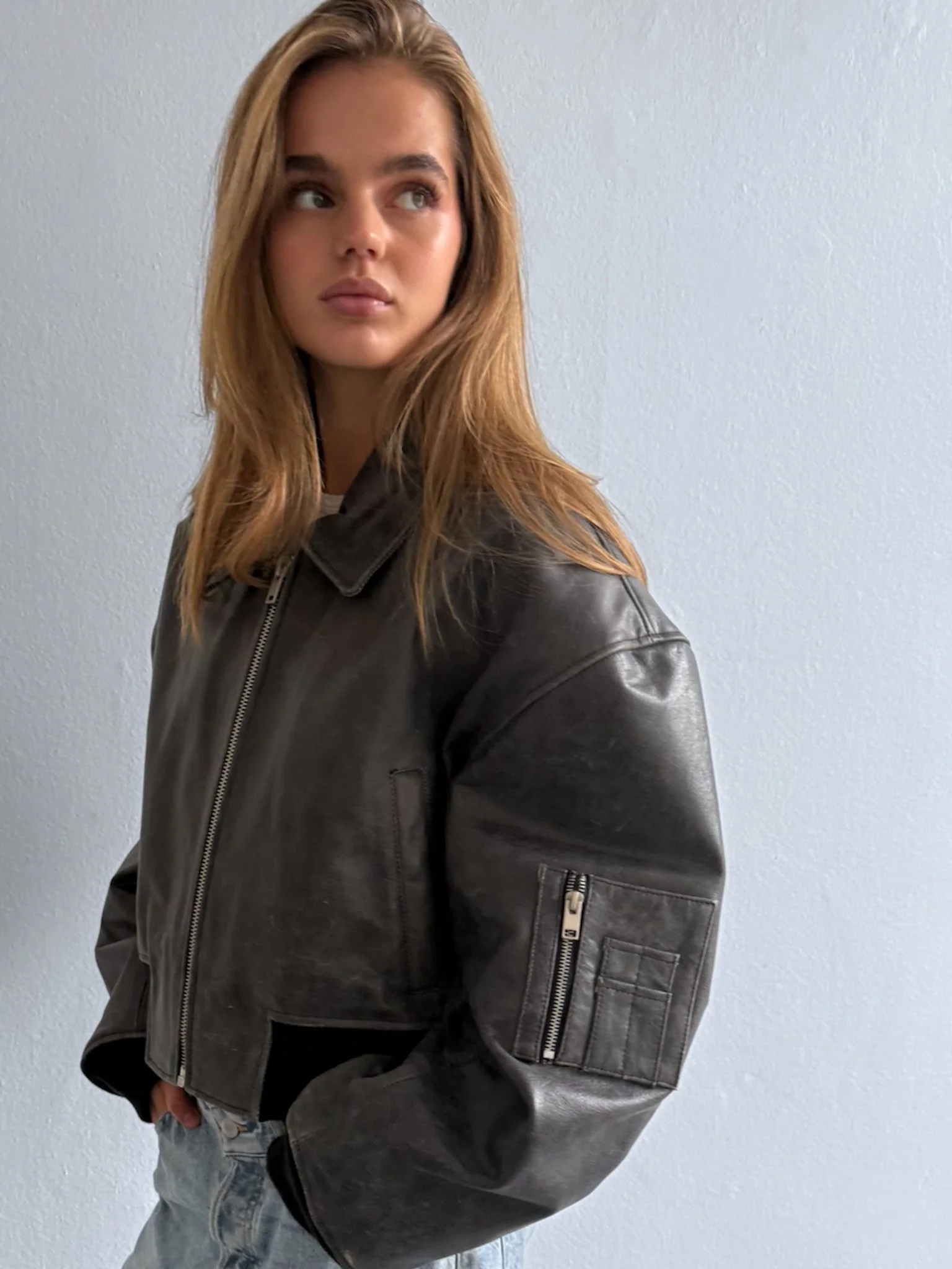 BONNIE CROPPED BOMBER - BLACK - Image 4
