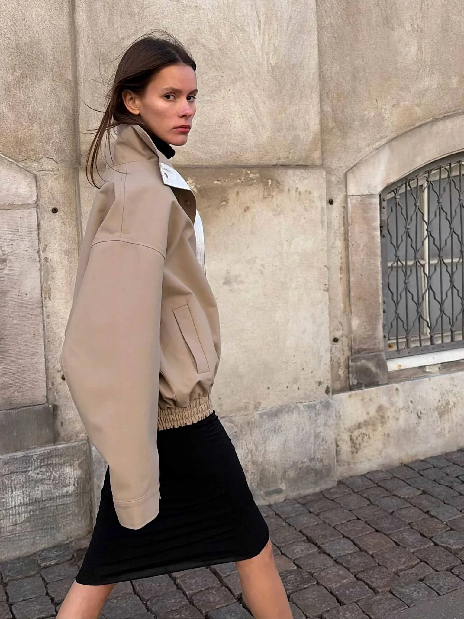 EZREN BOMBER JACKET - BEIGE - Image 4