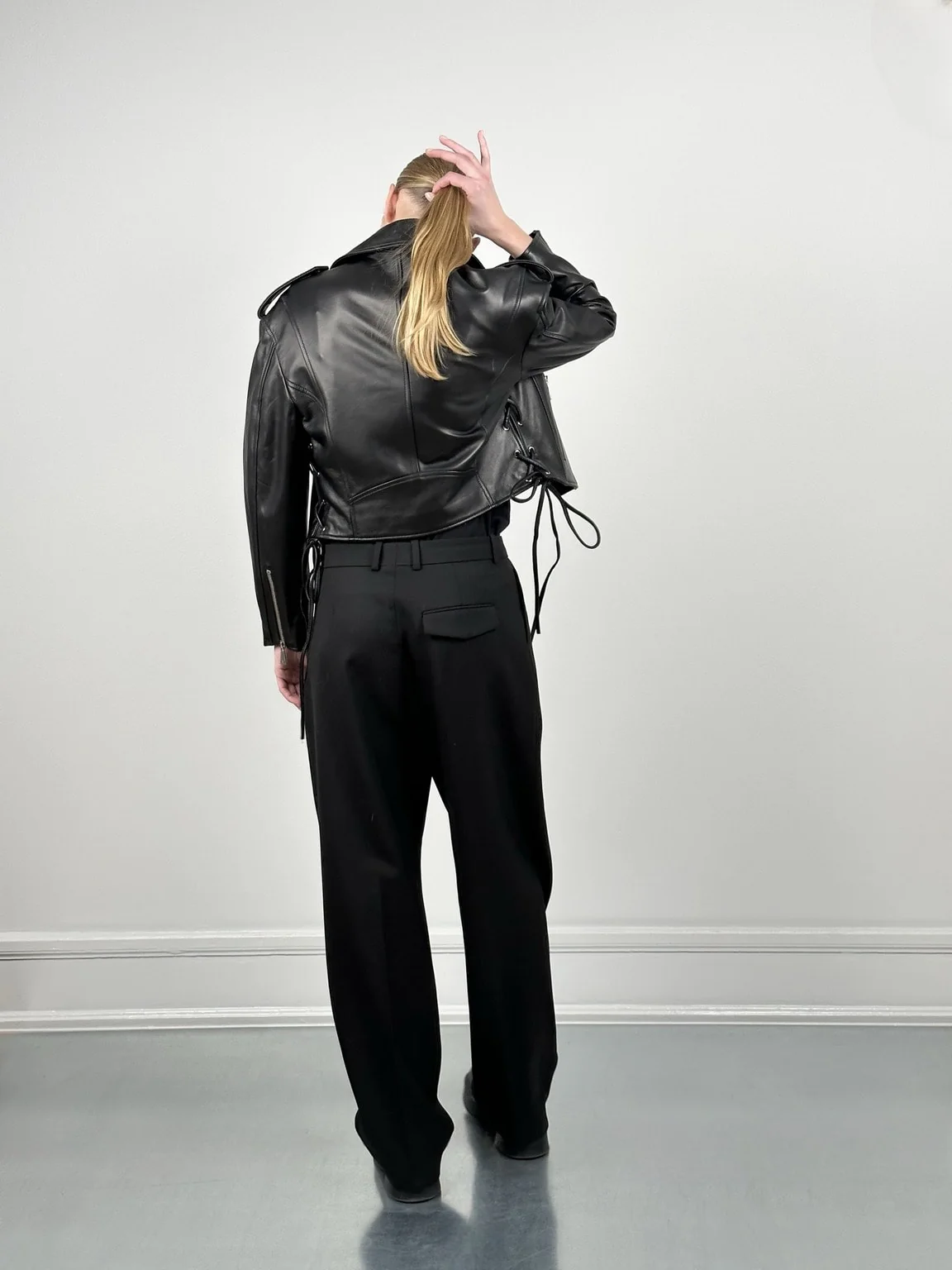 ROSE CROPPED BIKER JACKET - BLACK - Image 4