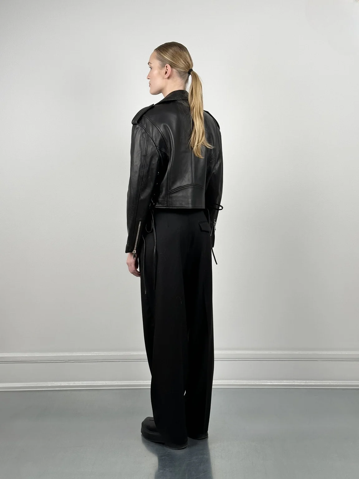 ROSE CROPPED BIKER JACKET - BLACK - Image 5